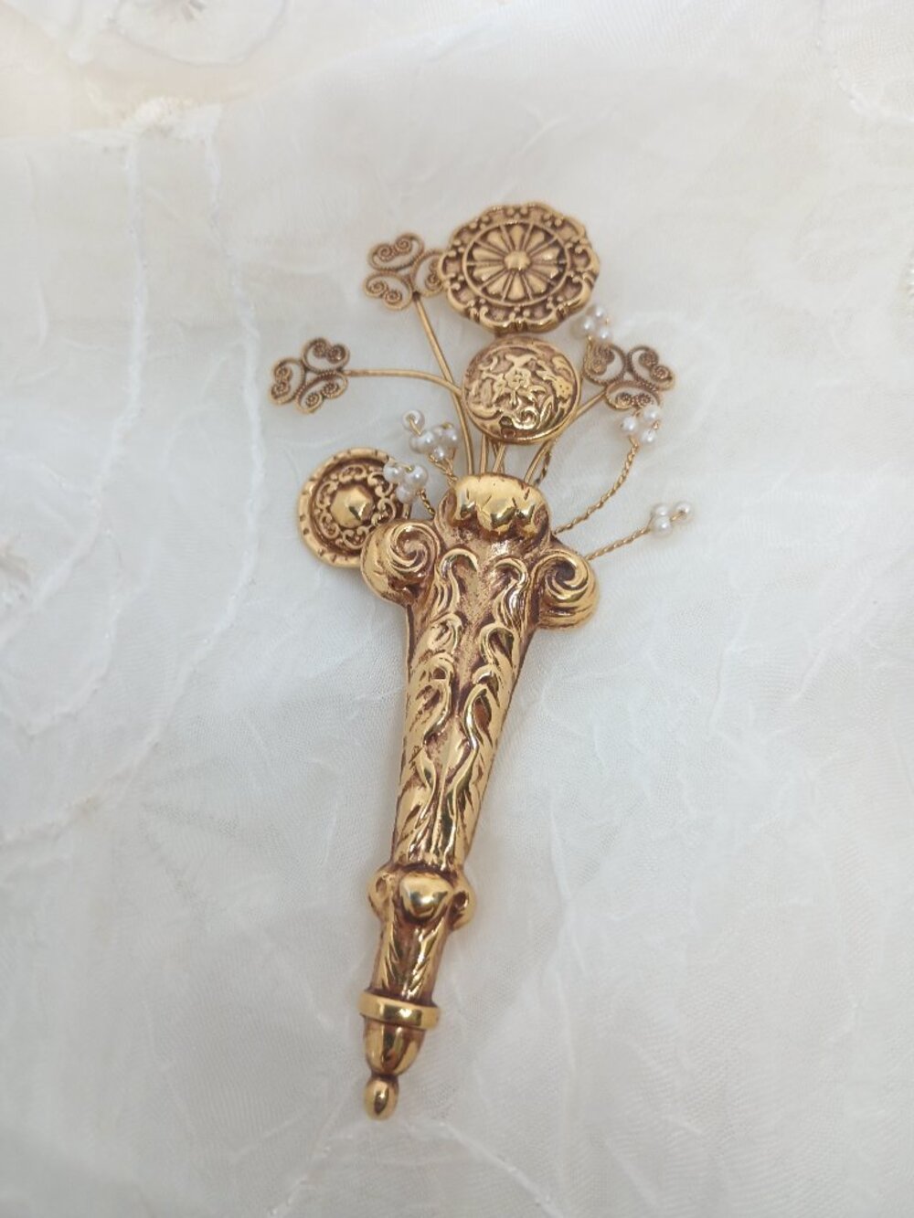 Floral Spray Floral Bouquet Brooch Large Gold Tone Faux Pearl - Picture 3 of 5